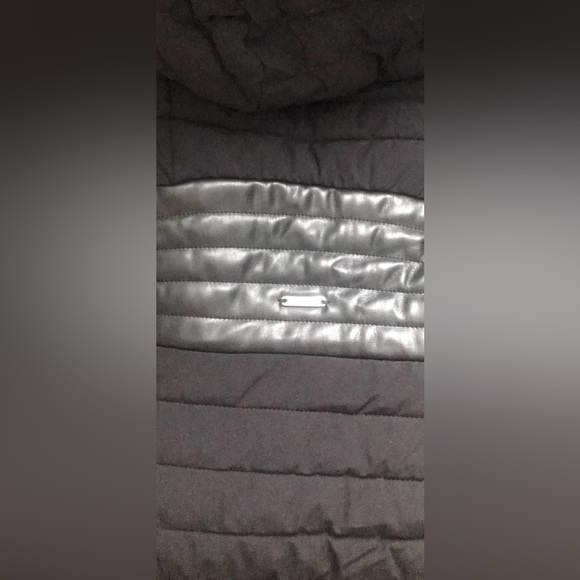 Small Guess jacket mint condition - Picture 7 of 7